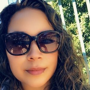 Meet your Posher, Melina